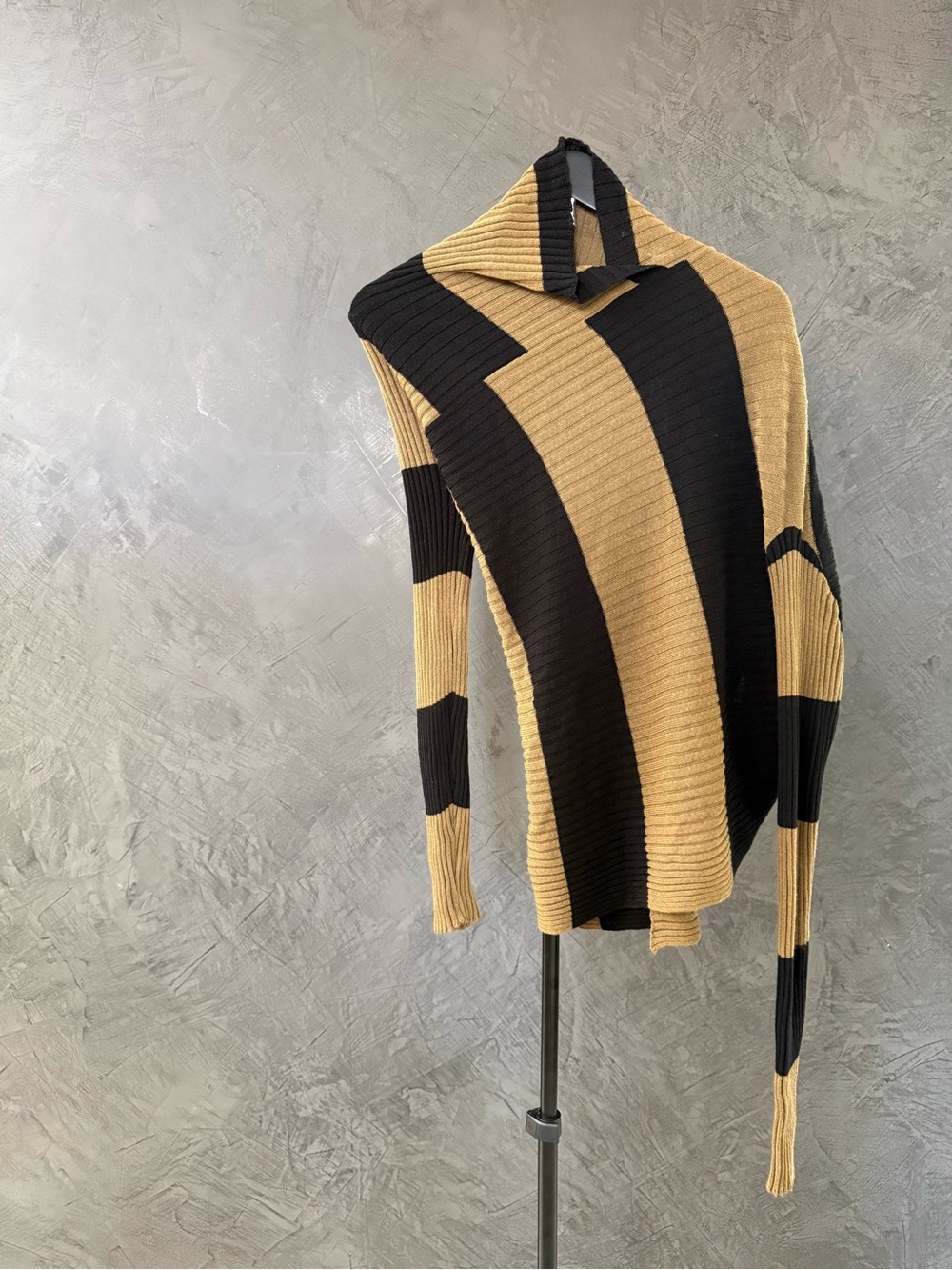 Marques Almeida Asymmetric Ribbed Cowl Sweater in Black and Tan/olive size XS